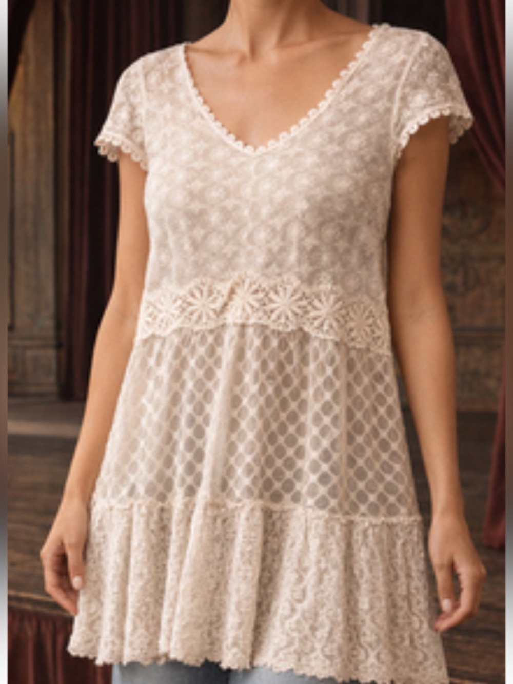 Solitaire Ivory Mesh Lace Cap Sleeve
Cottagecore Fairy Tiered V-Neck Top M